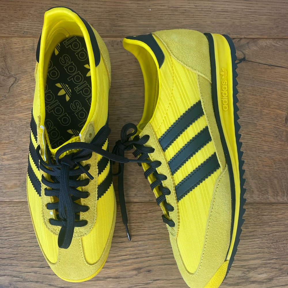 Adidas Women’s New Yellow and Black Sneakers, Size 6.5